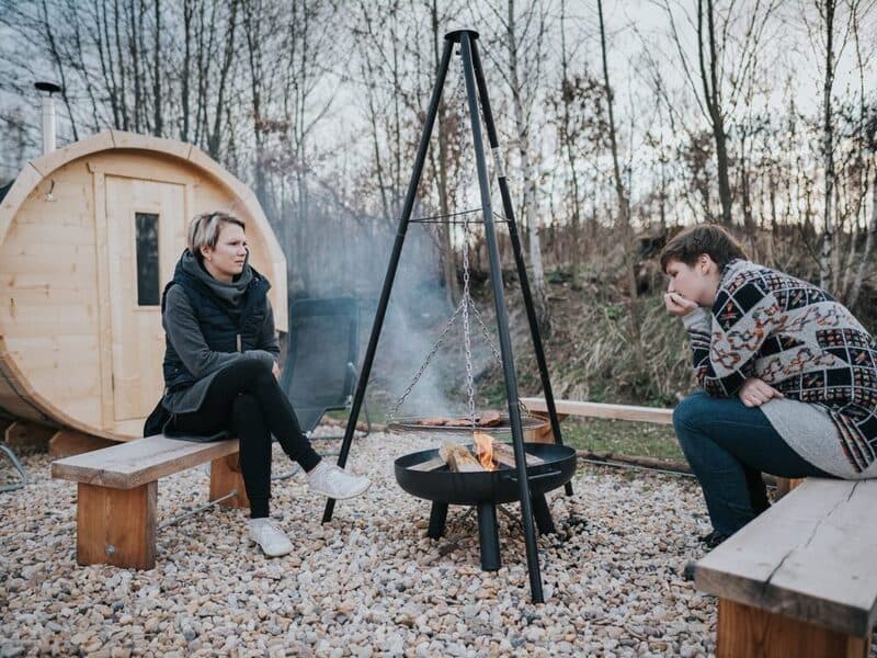 Romantický glamping s wellness a adrenalinem v Krkonoších
