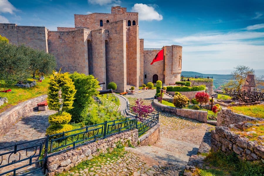 Velký okruh Albánií + STAROBYLÉ MĚSTO GJIROKASTRA + MOŘE