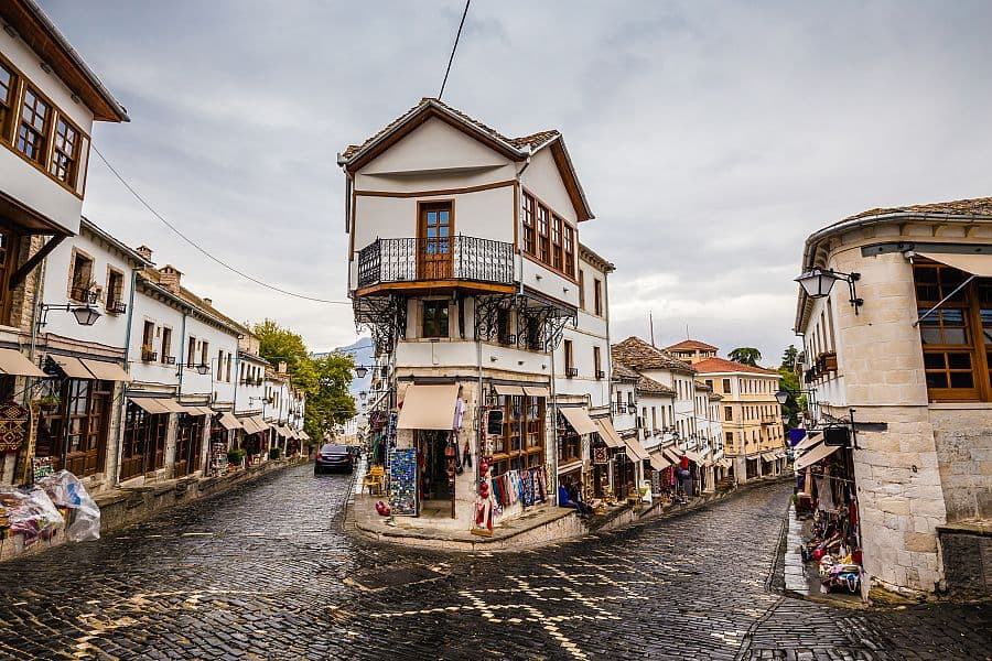 Velký okruh Albánií + STAROBYLÉ MĚSTO GJIROKASTRA + MOŘE
