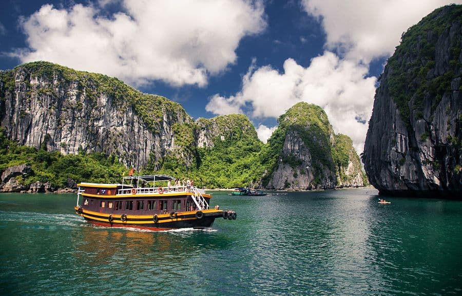 Vietnam a Kambodža + PLAVBA DRAČÍ ZÁTOKOU + TAJEMSTVÍ CHRÁMŮ ANGKORU