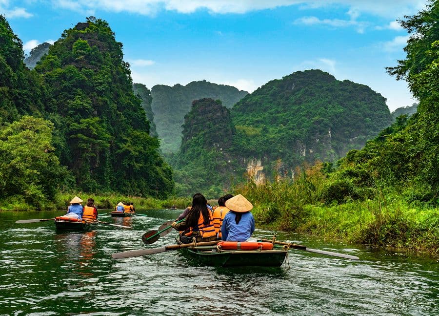 Vietnam a Kambodža + PLAVBA DRAČÍ ZÁTOKOU + TAJEMSTVÍ CHRÁMŮ ANGKORU