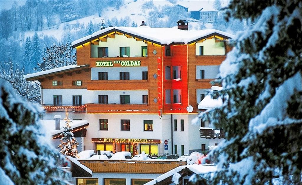 5denní zájezd (denní přejezd) s dopravou, polopenzí a skipasem v ceně – hotel Coldai