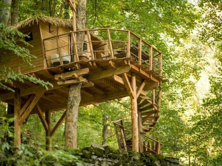 Ubytování v Treehouse pod Ještědem pro 2 + snídaně