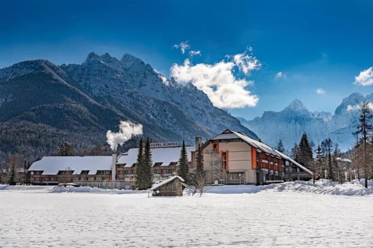 Hotel Kompas (se skipasem)